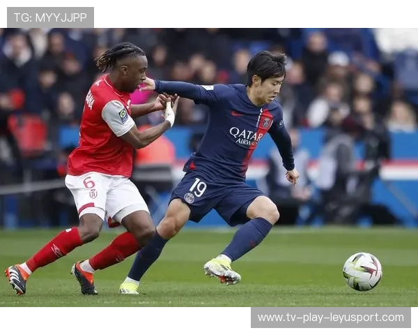 巴黎圣日耳曼定位球细节：角球与任意球的切入点被反复检测