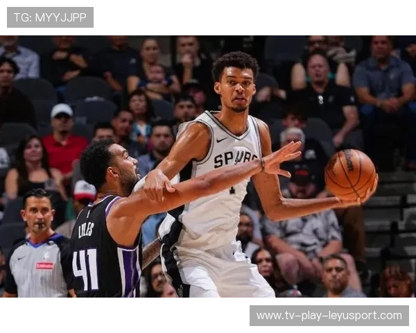 马刺队新秀闪耀季前赛，成为焦点，马刺新阵容